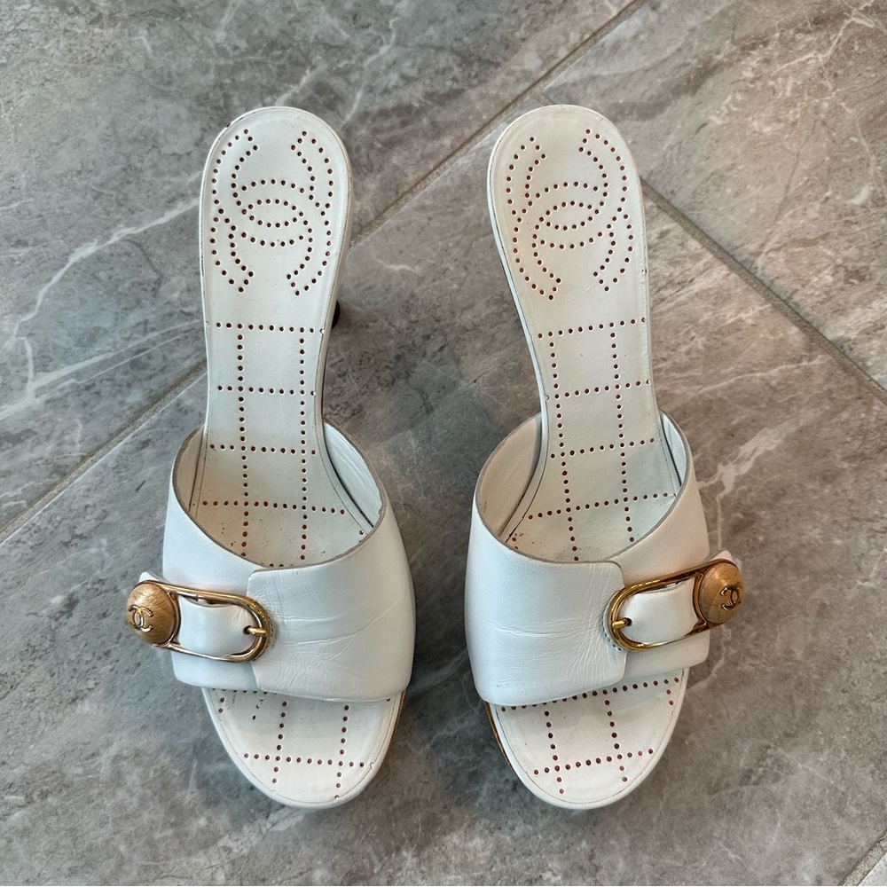Vintage Chanel White & Gold Leather Platform Mules Sandals Sz 36.5 - Picture 10 of 10